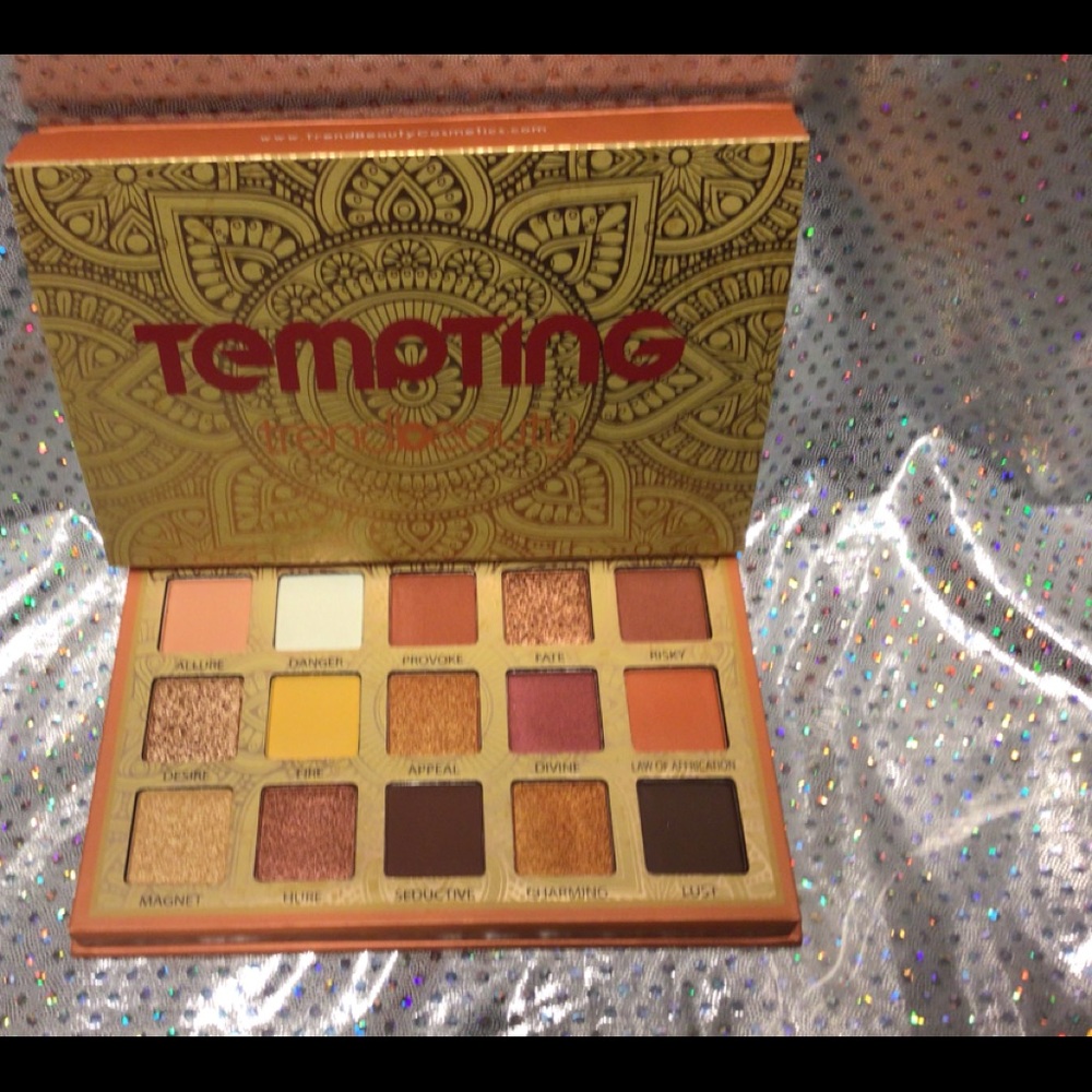Eyeshadow - Picture 2 of 3